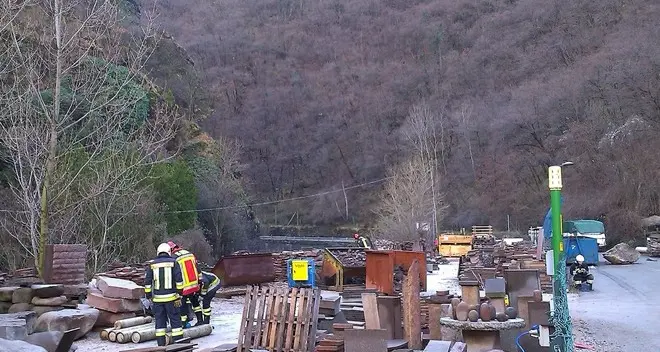 Frana distrugge capannone a Cardano
