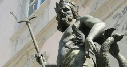 Trovato il tridente del Nettuno: era davanti al Monumento