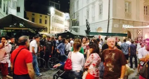 Negozi e ristoranti strapieni per «Late night shopping»