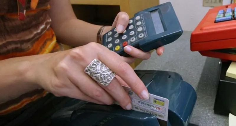 Aumentano le frodi col bancomat