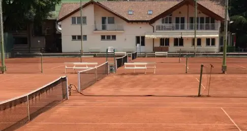 Tennis senza praticanti, Meranarena fa gli sconti