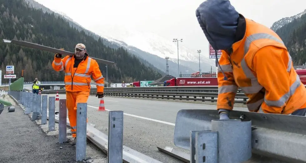 Brennero, prende forma il recinto per i migranti