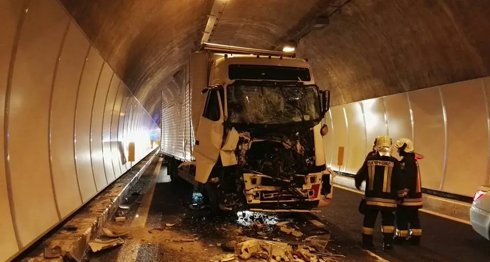 Maxi-tamponamento in galleria sull'A22: sei chilometri di coda tra Chiusa e Bolzano