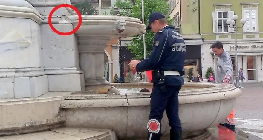 Un altro vandalismo: salgono sul Walther e lo danneggiano