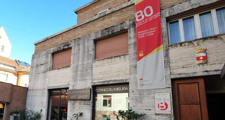 La Biblioteca civica rifugio per cinquanta senzatetto