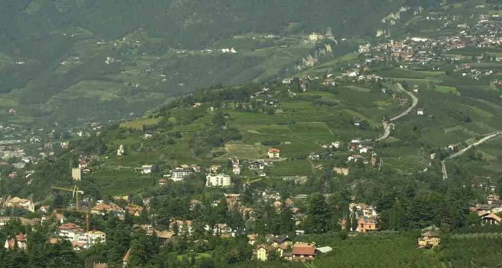 Meno auto tra Scena Tirolo e Merano: via a un nuovo studio