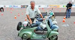 In piazza Tribunale gli anni del boom con gli scooter d'epoca