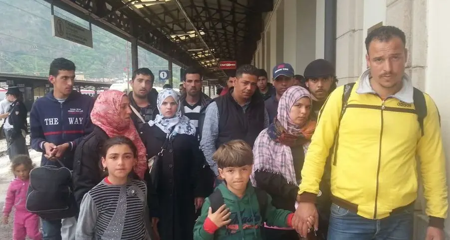 Bloccati altri 100 profughi Arrivano donne e bambini