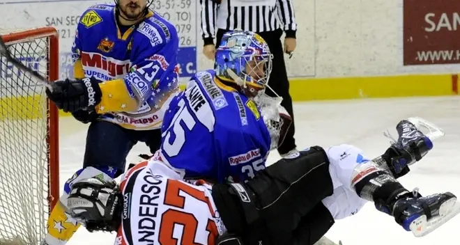 Hockey, finale scudetto: il primo round va all’Asiago