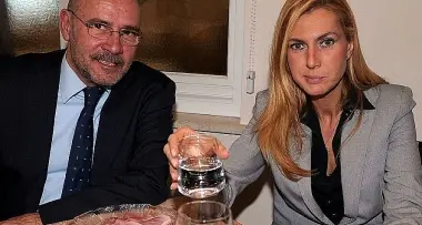 Caos nel Pdl, Gasparri minaccia querele: \"Biancofiore già delocalizzata\"