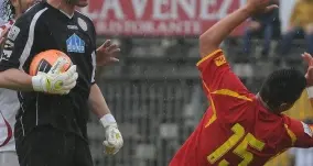 CALCIO: LA FOLLIA AL 96'Il portiere Zomer: \"Sono un uomo distrutto\", ma l'Alto Adige vuole scaricarlo / Foto - Video