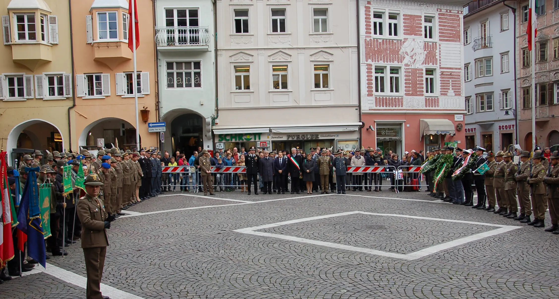 Bolzano, ricordati tutti i Caduti in municipio e questura