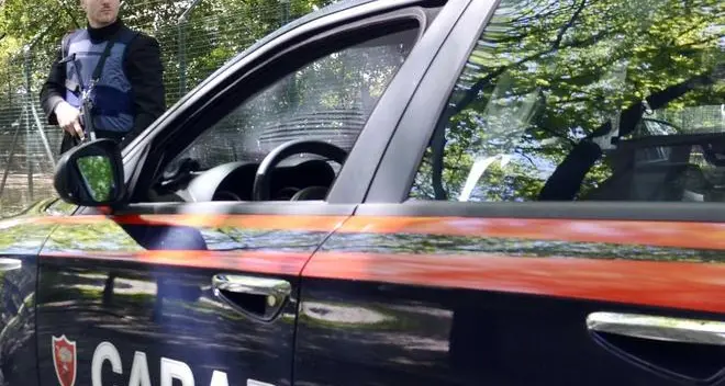 Devastano un appartamento e rubano gioielli per 10 mila euro