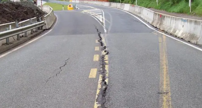 Pineta, dopo i lavori la strada sta cedendo