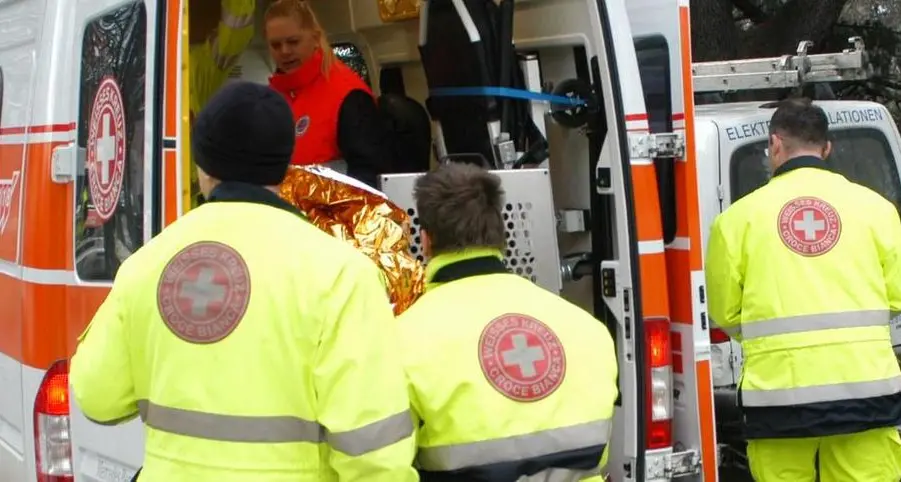 Apre la stufa e si ustiona: è grave