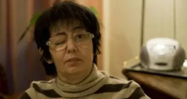 Con la sedia a rotelle non entra in ascensore e perde la residenza