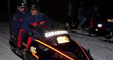 Ladro d'elemosine bloccato in motoslitta