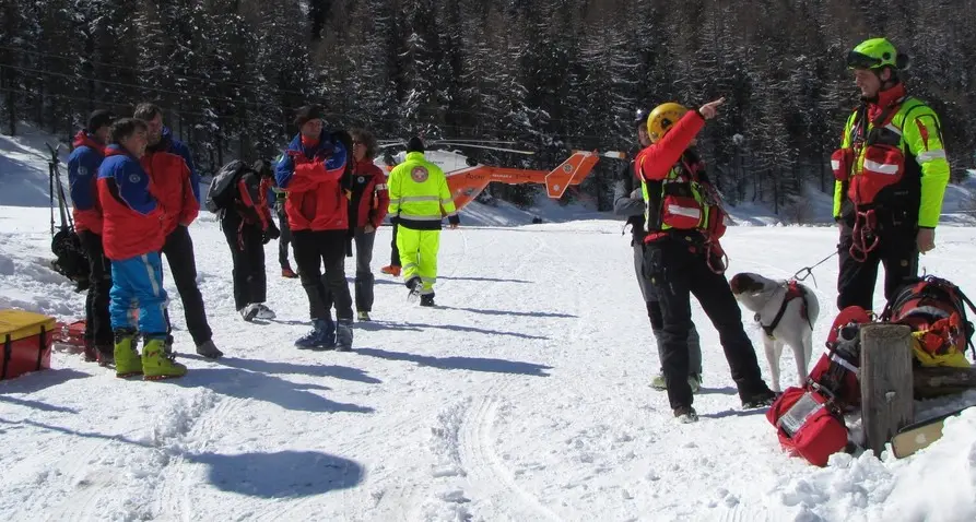Val d’Ultimo, una slavina sfiora quattro scialpinisti
