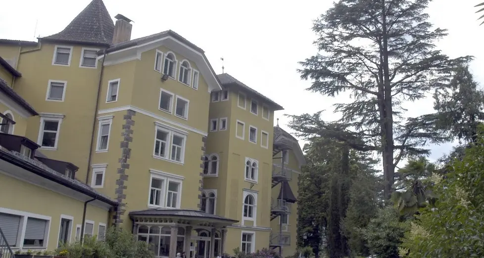 Clinica Martinsbrunn, il Comune detta le regole