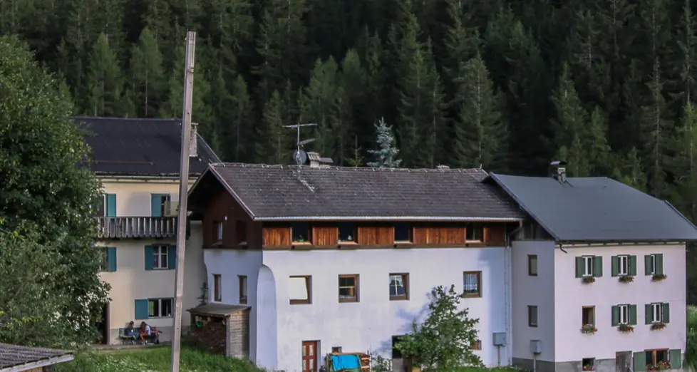 Val Badia, profughi nei container