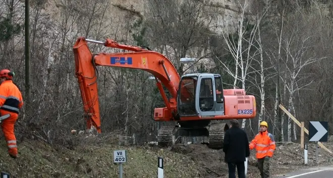 Rischio smottamento, chiude la statale della val d’Ega