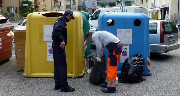 Rifiuti, il Comune non abbassa le tariffe