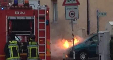 Auto in fiamme in viale Venezia, nessun ferito