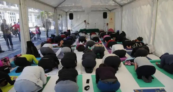 Merano in Yoga fa poker trattando le vie del suono