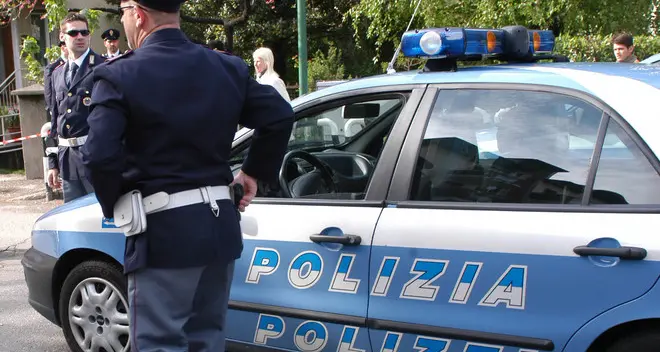 Fa innamorare donna di 75 anni e le ruba i risparmi