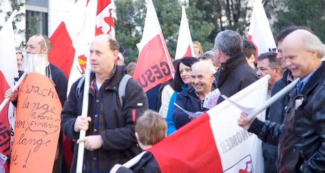 Svp nella bufera, tesseramento sospeso