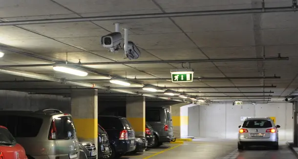 «I posti auto sono 425» Nuovi, pesanti dubbi sul garage in caverna