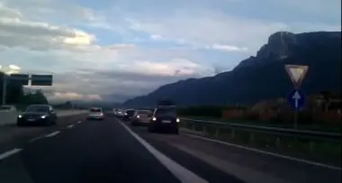 Macchia d'olio, decine di auto contromano sulla Me-Bo