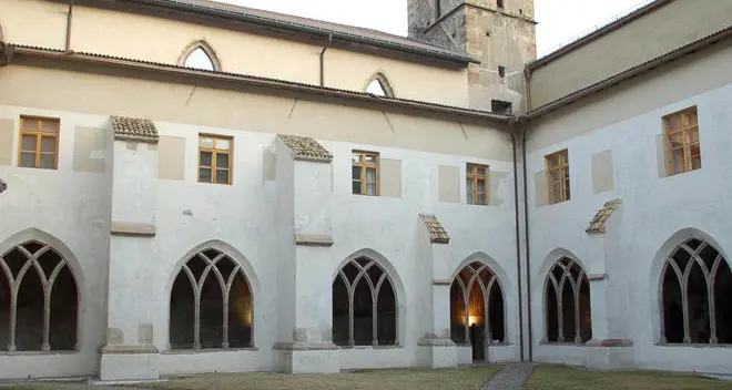 Niente custodi: chiostro chiuso