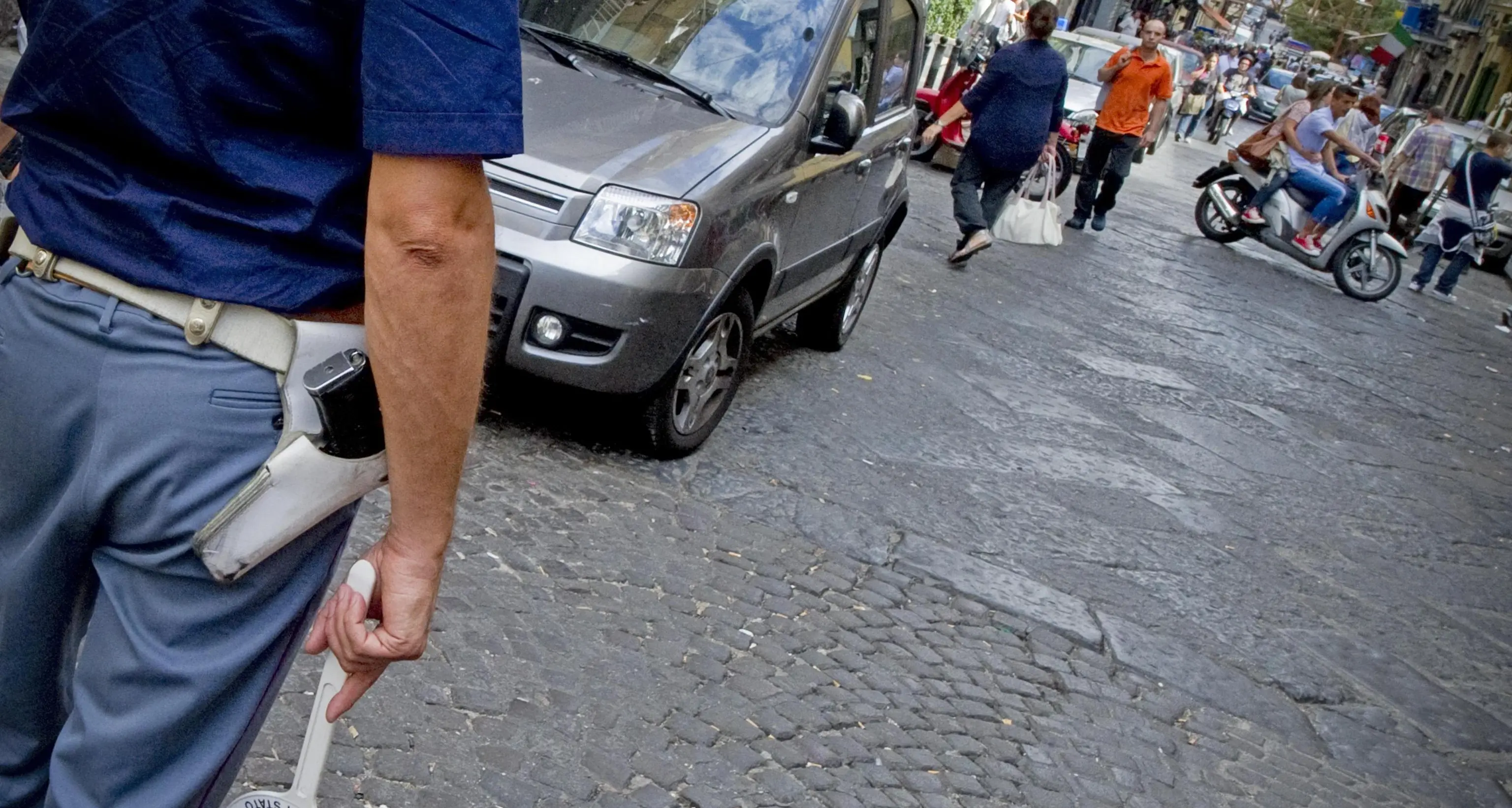 Bolzano: poliziotto fuori servizio trova in via Brennero due minorenni scomparse