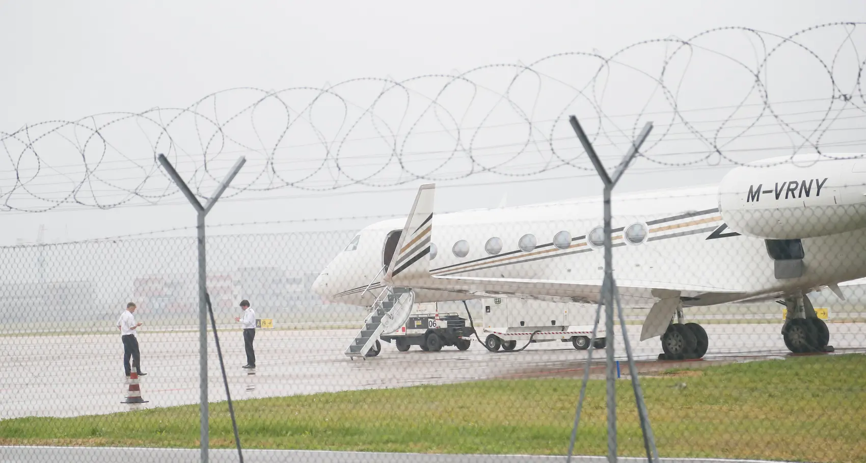 Aeroporto di Bolzano chiuso per le nuvole basse: il ministro Giannini atterra a Verona
