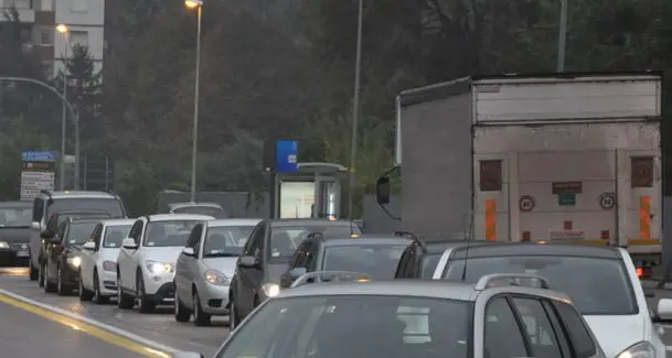 San Giacomo: le auto tornano sulla Statale per evitare il tunnel