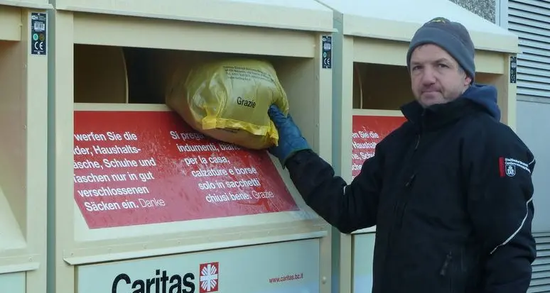 La Caritas installa i cassonetti anti saccheggio