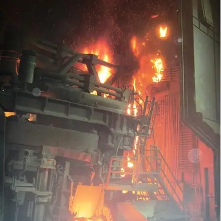 Bolzano, incendio alle acciaierie nella notte: paura per un guasto elettrico