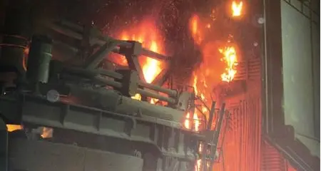 Bolzano, incendio alle acciaierie nella notte: paura per un guasto elettrico