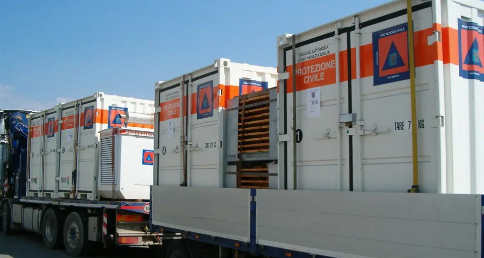 Sisma, la Provincia invia 17 container a Macerata