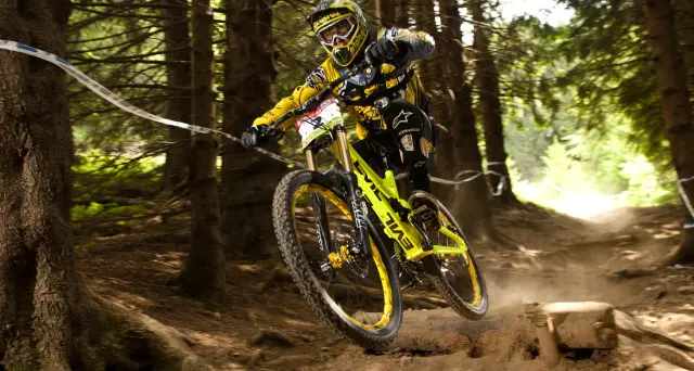 Cade mentre fa Downhill, ferito un giovane bolzanino