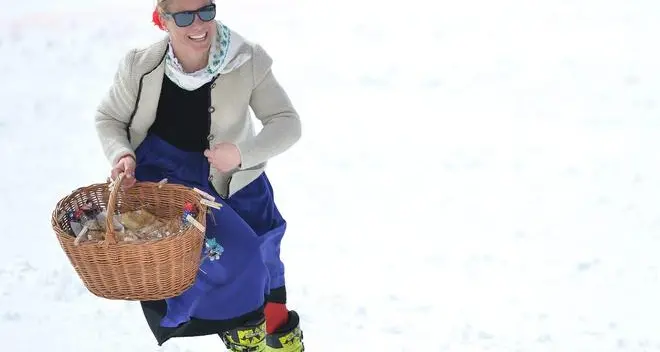 Denise Karbon, addio agli sci in costume tirolese
