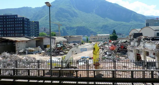 Amianto via Cadorna, esposto in Procura
