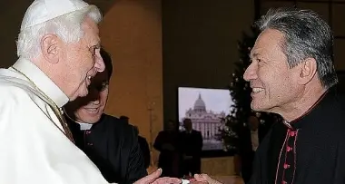 Il Papa al vescovo: «Ti auguro tanta forza. Io prego per te»