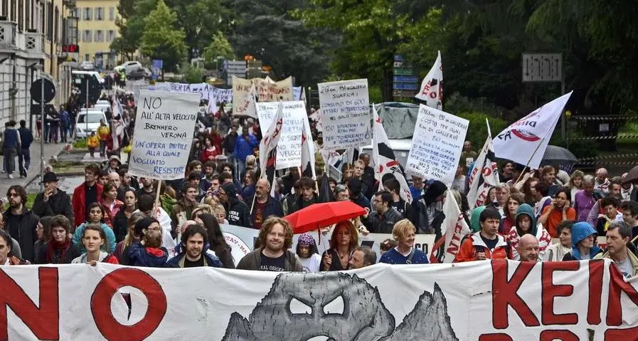 I grillini alla protesta «No Tav» a Trento