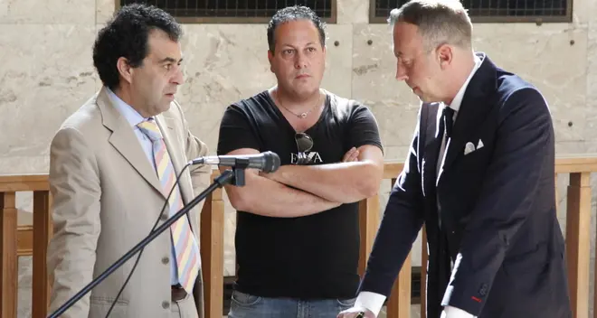 Il re dei paparazzi si “arrende” e paga