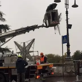 Ponte Talvera, ecco le stelle di Natale