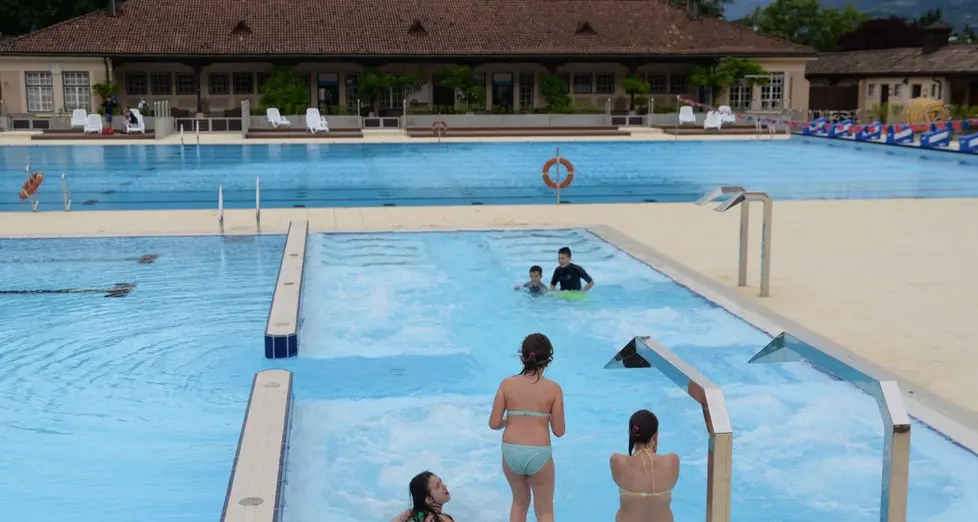 Lido, in acqua i primi coraggiosi