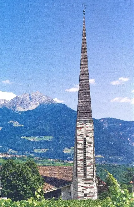 I nostri 101 campanili, sguardo umano al cielo