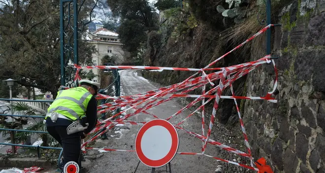 Nuovo smottamento sulla «Tappeiner»: la passeggiata resta chiusa